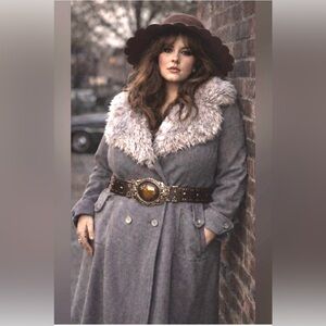 *Vintage Plus Size-Penny Lane style, authentic 70’s -Gray coat -Faux Fur Collar